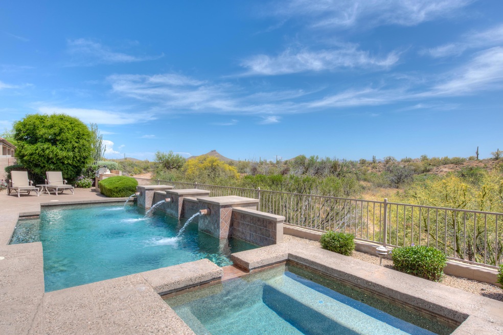 036_Spa View ~ Private Backyard