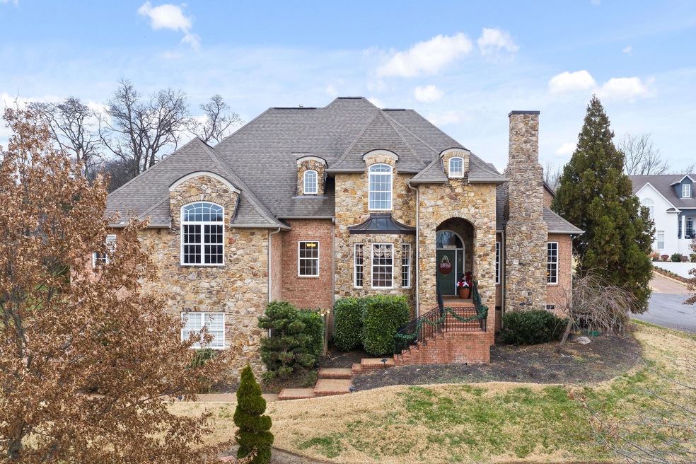 Welcome to 1033 Island Brook Drive!