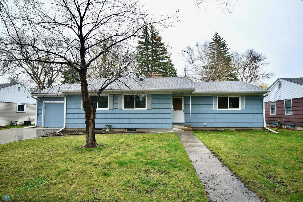 1349 9th St N, Fargo, ND 58102 - photo 1