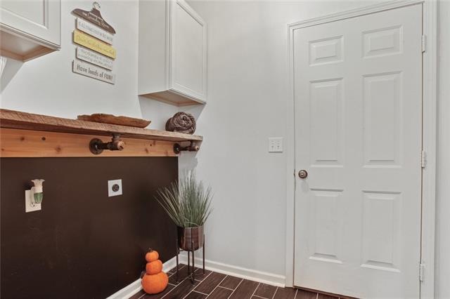 319 Mulberry Dr, Raymore, MO 64083 - photo 1