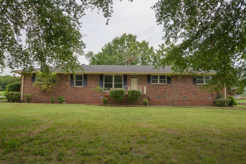 405 Cloverdale Rd, Shelbyville, TN 37160 - photo 1