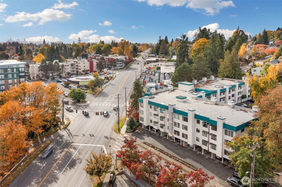 Lakeside North unit 318, Seattle, WA 98115 - photo 1