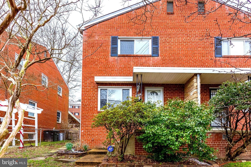 208 W Taylor Run Pkwy, Alexandria, VA 22314 - photo 1