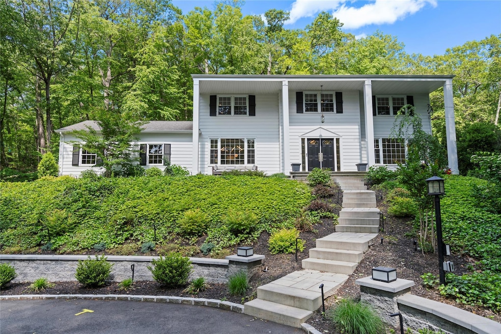 Sold $2,125,000 • Co-Listing Agent