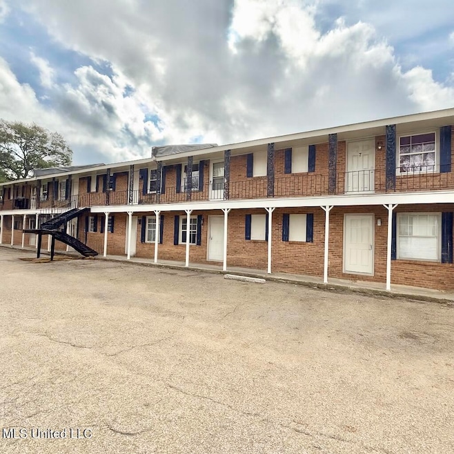 212 N Church St, Brookhaven, MS 39601 - photo 1