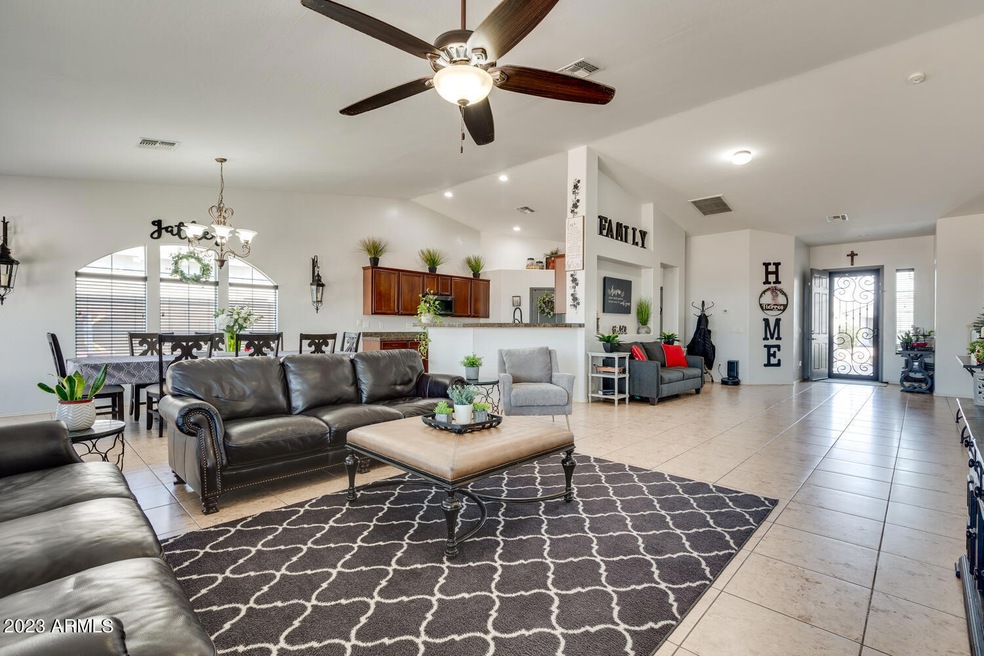 7232 S 74th Ln Phoenix AZ-large-008-012-