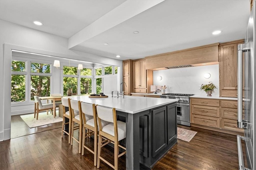 5316 Oak St, Kansas City, MO 64112 - photo 1