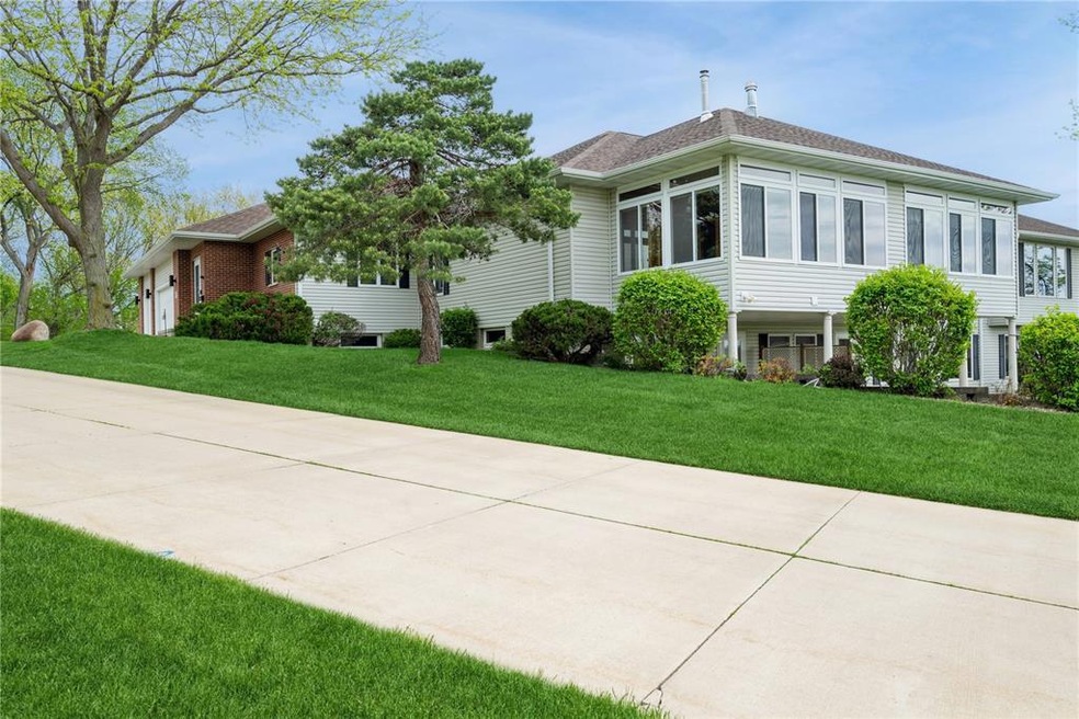 1537 Bilgarie Ct NE unit A, Cedar Rapids, IA 52402 - photo 1