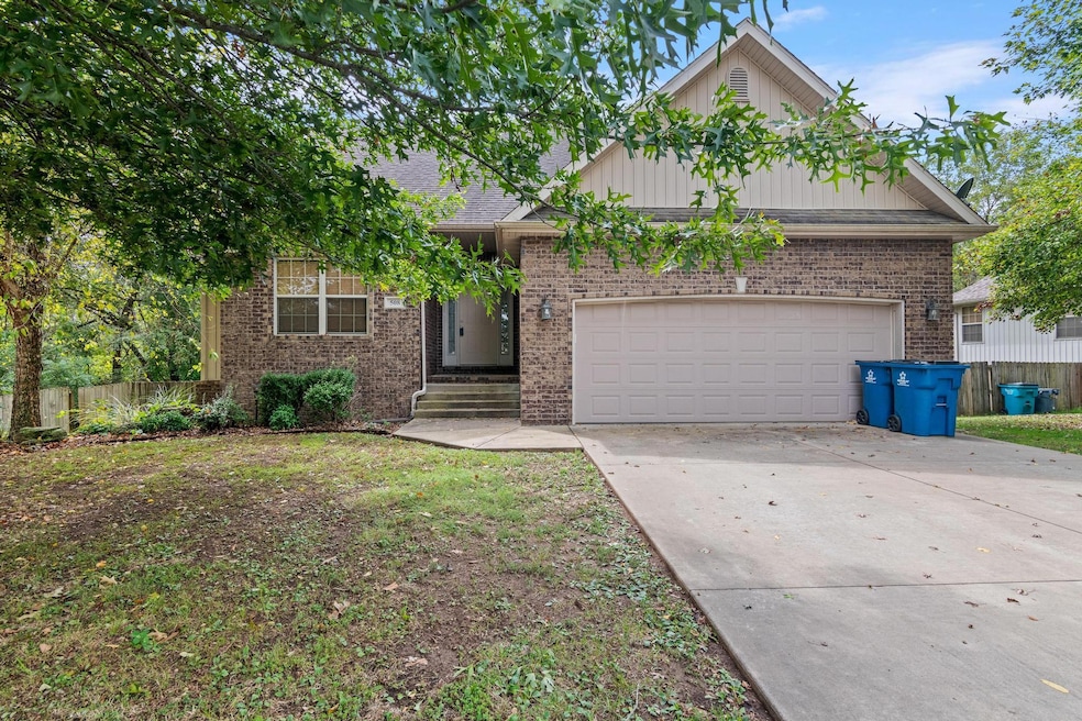 508 E Mitchell Ct, Republic, MO 65738 - photo 1