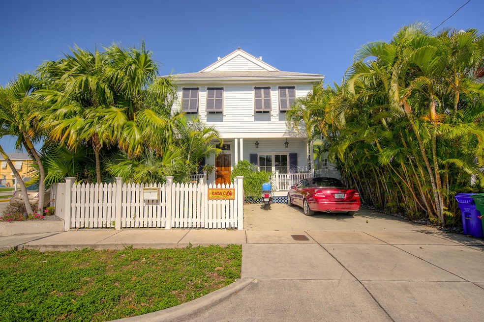 201 Virginia St-04