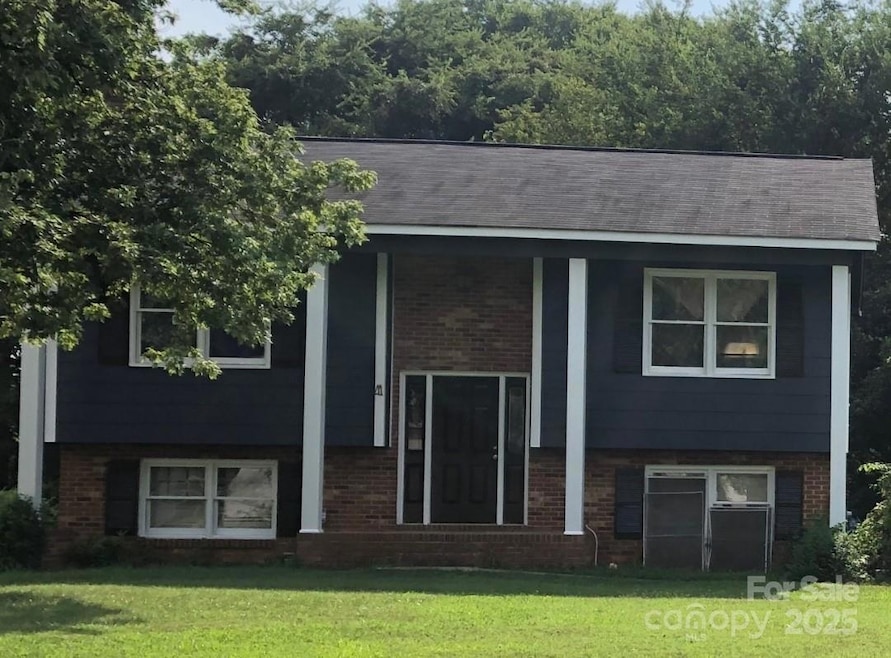 5601 Beaconsfield Rd unit 30, Charlotte, NC 28214 - photo 1