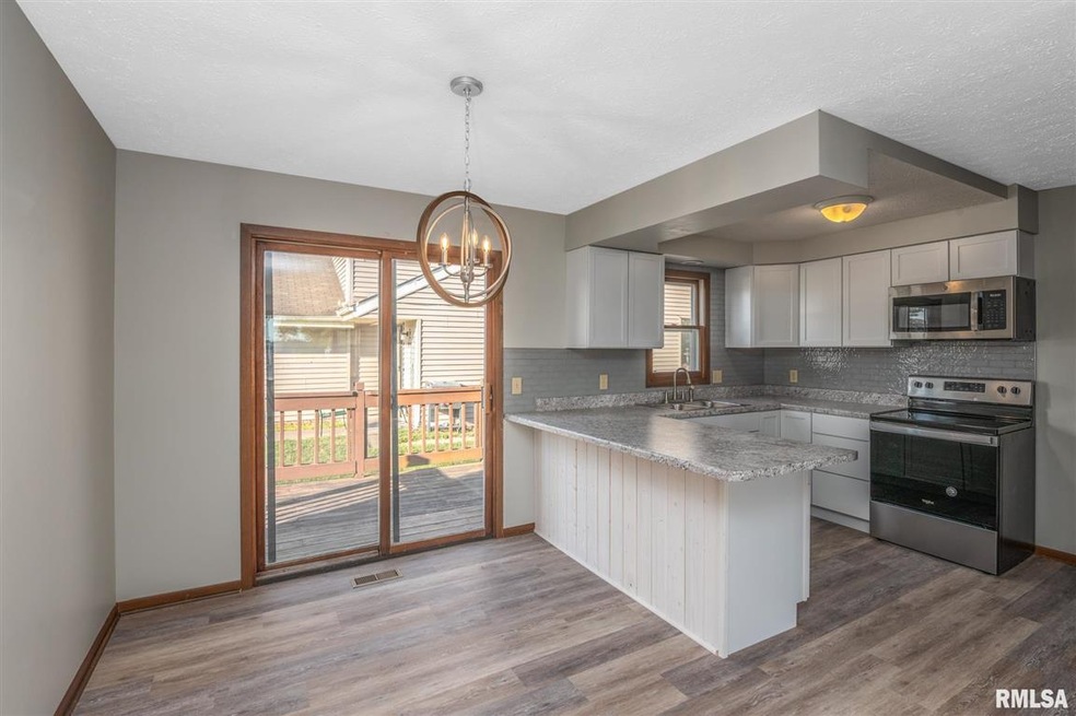 2128 E 38th St, Davenport, IA 52807 - photo 1