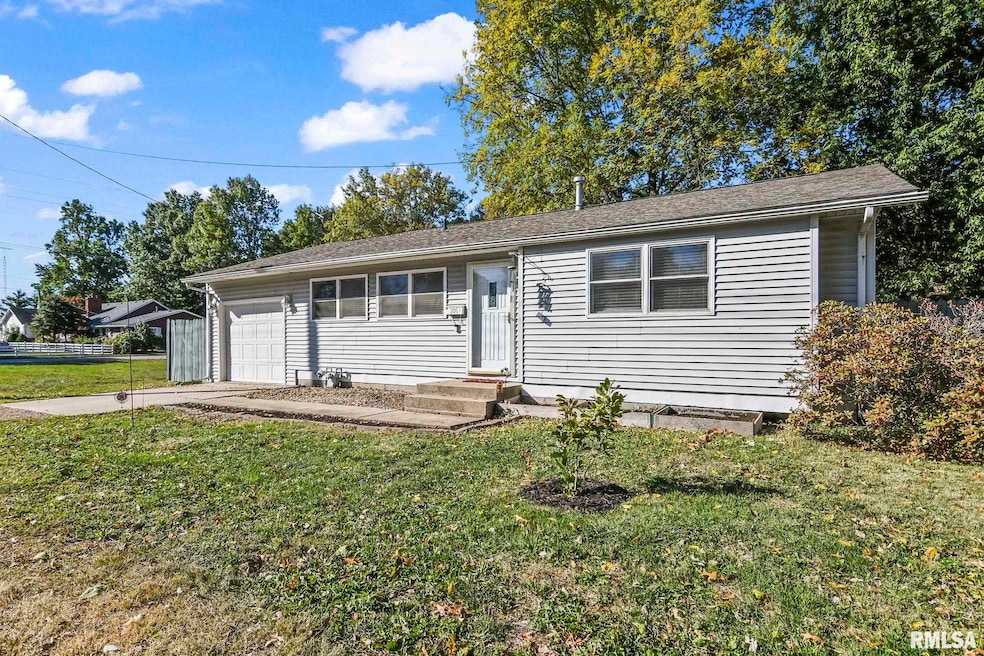 206 S 8th St unit 1, Auburn, IL 62615 - photo 1