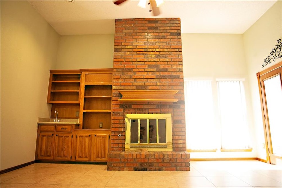 2217 NE 9th St, Moore, OK 73160 - photo 1