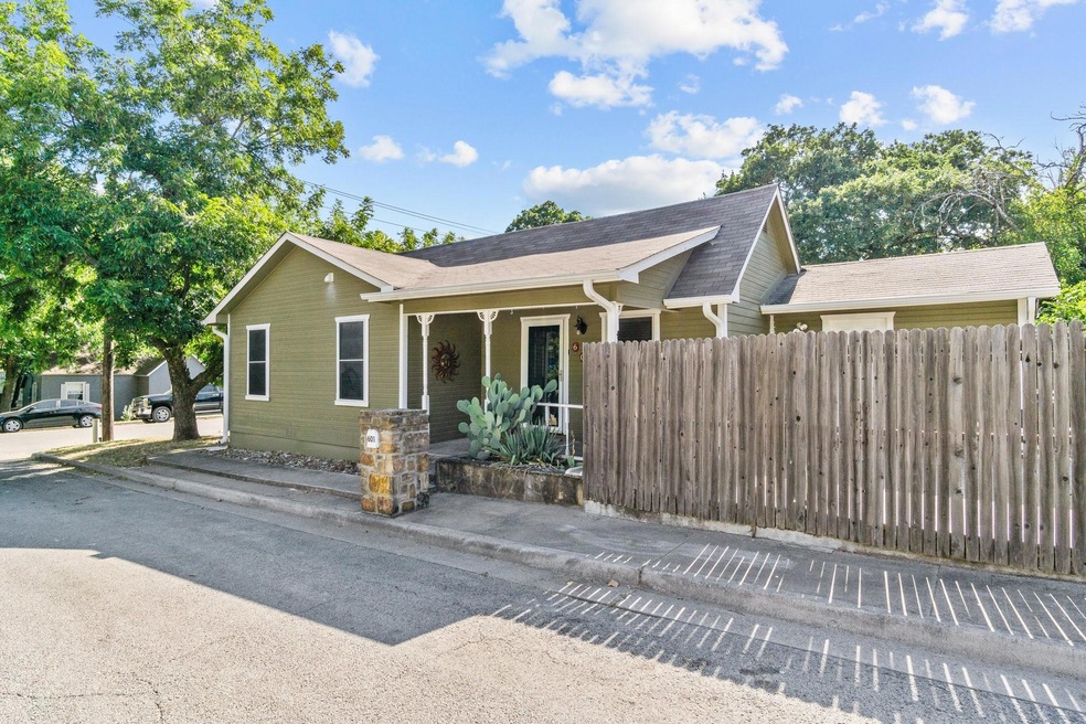 601 N Walnut St, Weatherford, TX 76086 - photo 1