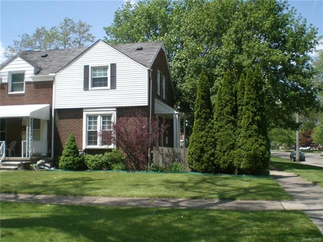 FRONT OF HOUSE