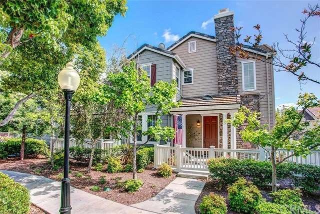 Gorgeous cape cod town house with 2 large outdoor 