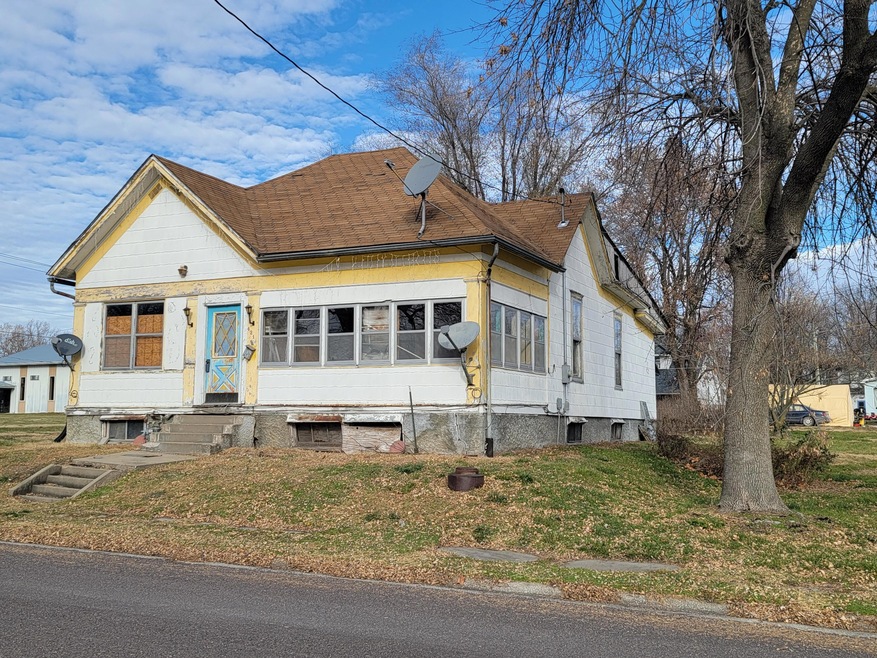 421 Armstrong St, Slater, MO 65349 MLS 23532