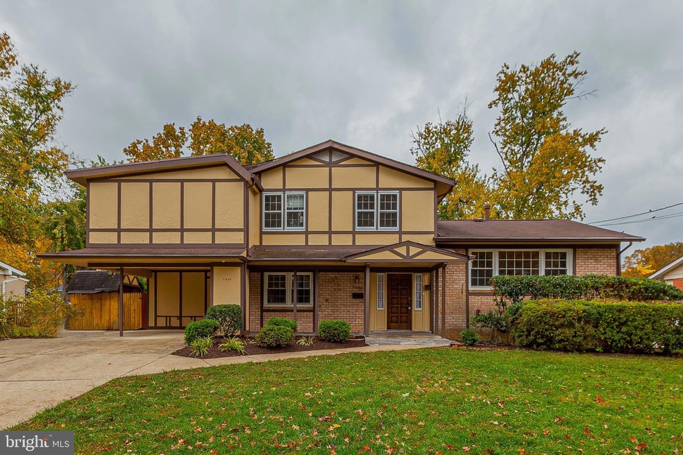 5410 Amberwood Ln, Rockville, MD 20853 - photo 1