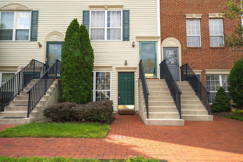 141 Cottonwood St unit B1, Jersey City, NJ 07305 - photo 1