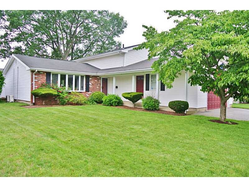 4 Wardlaw Ct, Providence, RI 02908 - photo 1