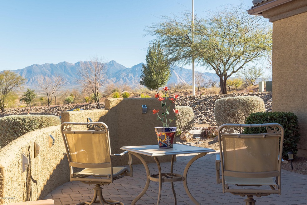 Magnificent MTN Views- Front Courtyard