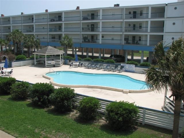 La Mirage condos with tropical pool area (2 pools