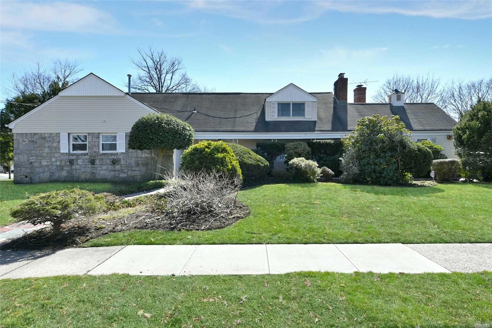 8 Hilton Place, Hempstead, NY 11550 - photo 1