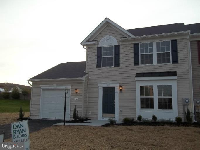 3027 Sundown Dr, Chambersburg, PA 17202 - photo 1