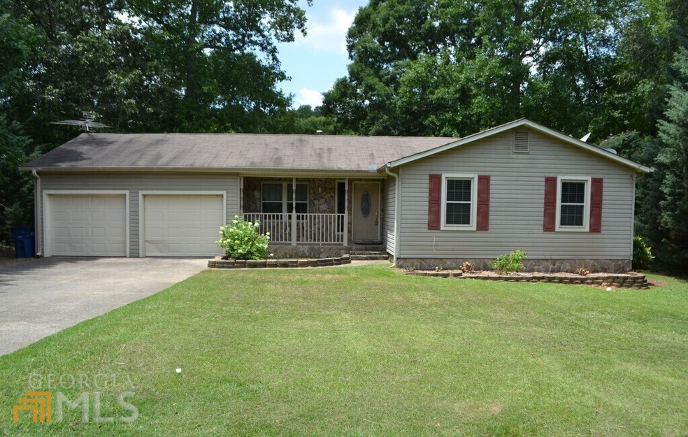 GREAT FLOORPLAN! HALF ACRE LOT! SCREENED PORCH!
