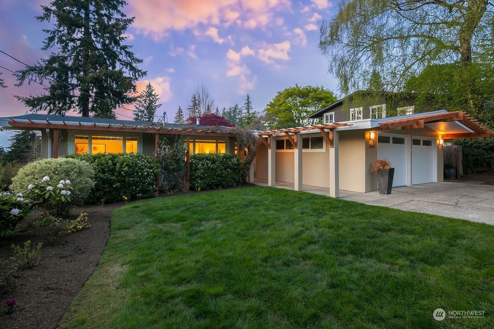 7844 SE 71st St, Mercer Island, WA 98040 - photo 1