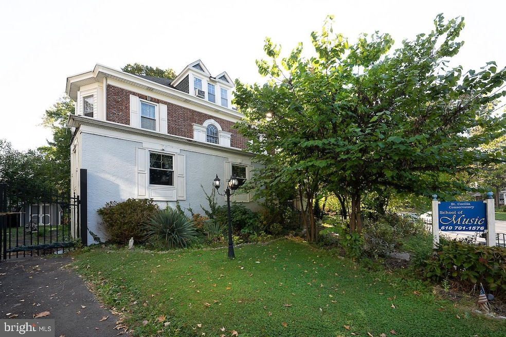 131 N Lansdowne Ave, Lansdowne, PA 19050 - photo 1