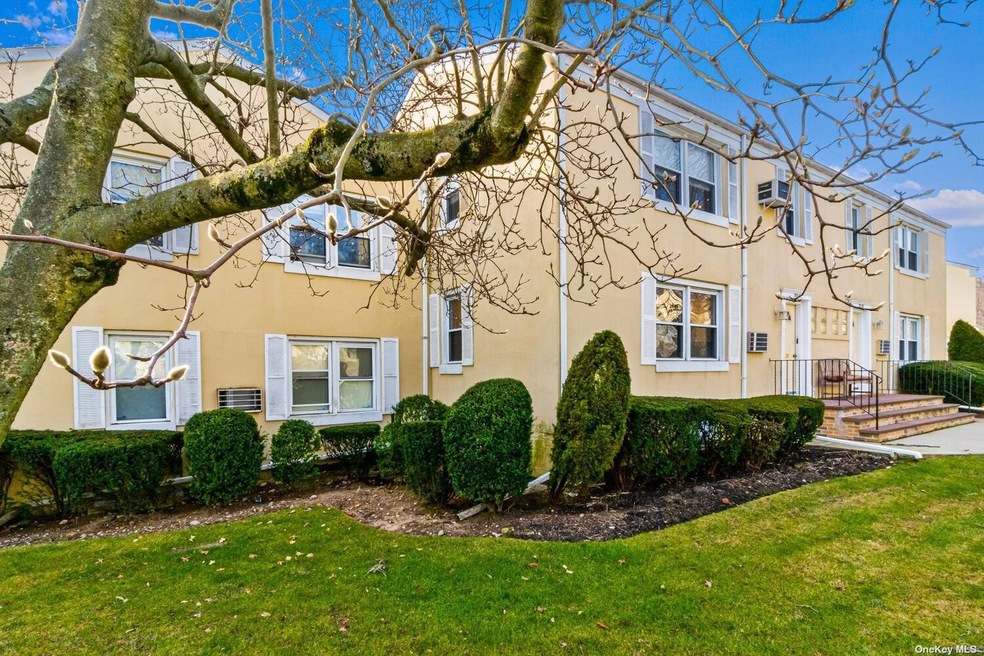 25140 71st Rd unit 17B, Bellerose, NY 11426 - photo 1