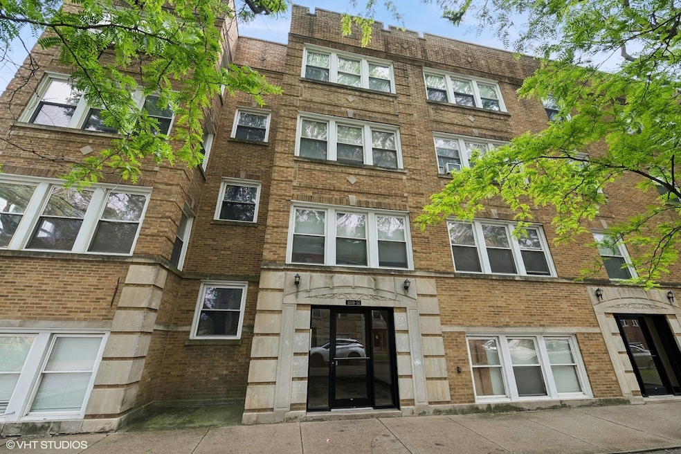 3849 W Ainslie St unit 1, Chicago, IL 60625 - photo 1