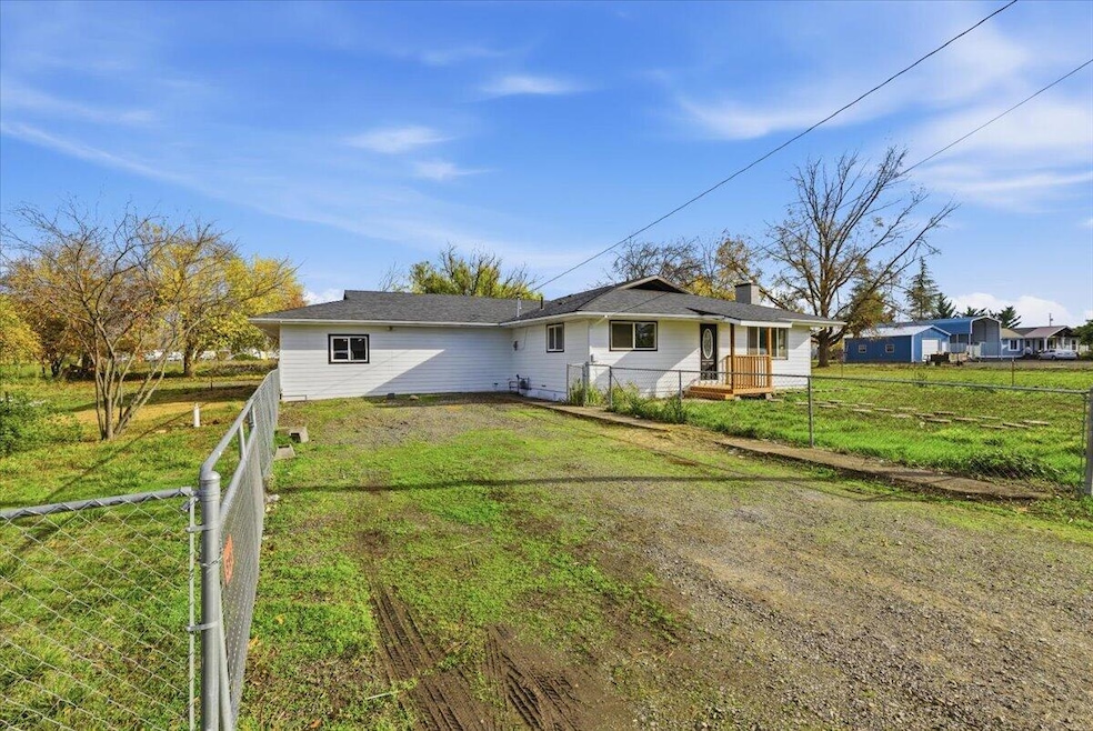 5156 Peace Ln, Central Point, OR 97502 - photo 1