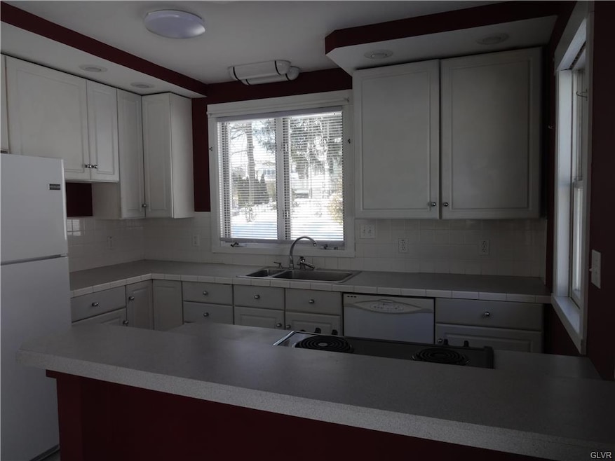 831 Knox Ave, Easton, PA 18042 - photo 1