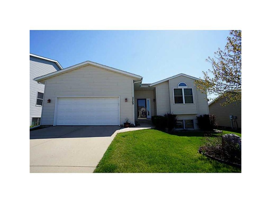 3709 Prince Dr SW, Cedar Rapids, IA 52404 - photo 1