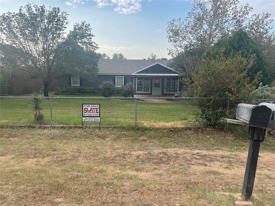 1006 Meadow Oaks St, Azle, TX 76020 - photo 1