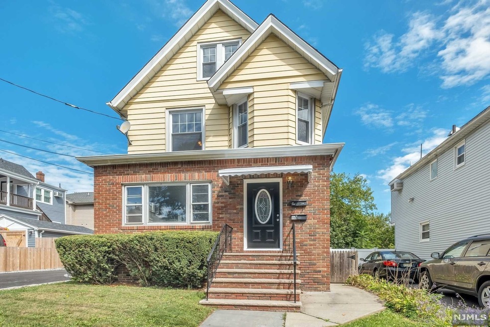 135 Highland Cross unit 1st fl, Rutherford, NJ 07070 - photo 1