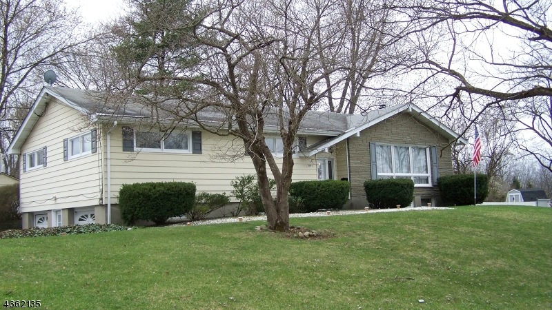 841 Lopatcong St, Belvidere, NJ 07823 - photo 1