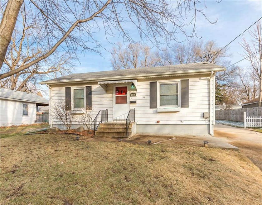 2615 61st St, Des Moines, IA 50322 - photo 1