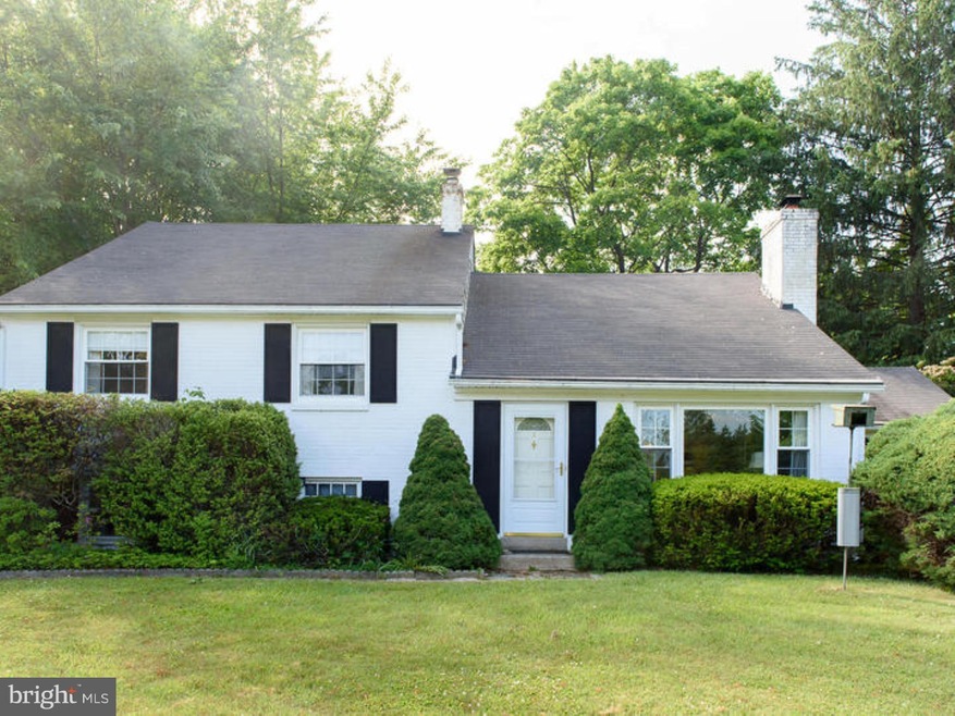 81 Anthony Wayne Dr, Wayne, PA 19087 - photo 1