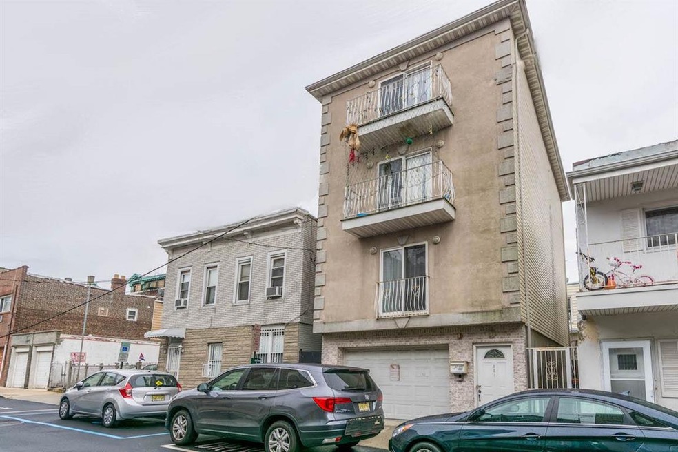 531 Lincoln St, Union City, NJ 07087 - photo 1