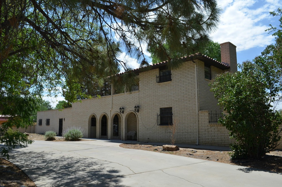 2401 Ridgeview Dr, Farmington, NM 87401 - photo 1