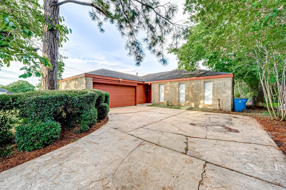 1121 Miles St, Rosenberg, TX 77471 - photo 1