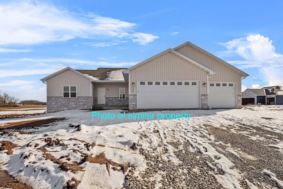 N9220 Homestead Ln, Appleton, WI 54915 - photo 1