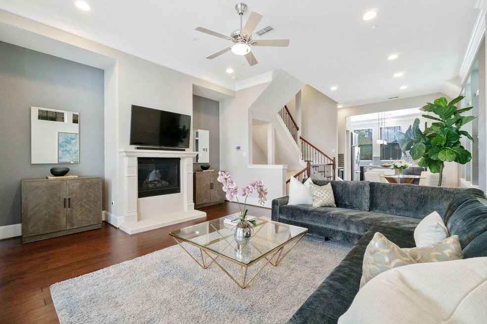 816 Yale St unit D, Houston, TX 77007 - photo 1