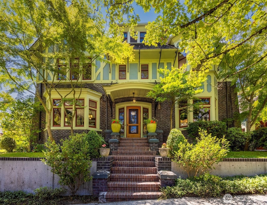 Sold $3,225,000 • Co-Listing Agent