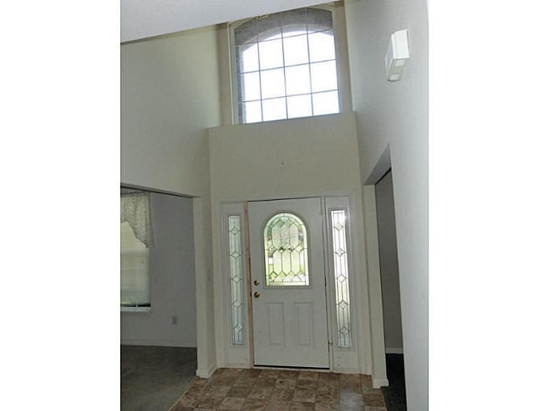 Entry. Grand 2 story entry with planter shelves and brand new tiles.