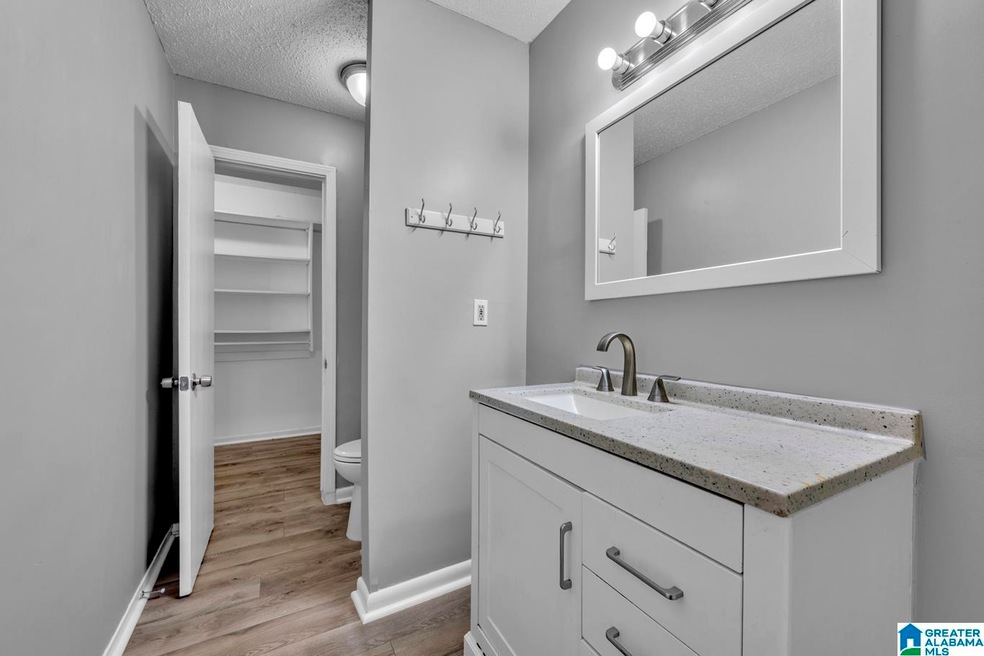 400 Skyview Dr unit E, Birmingham, AL 35209 - photo 1